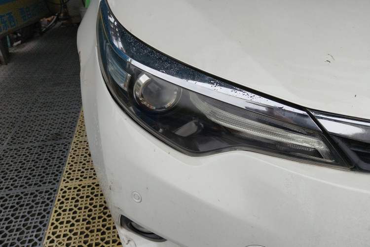 Used Toyota Levin 2016 1.6G CVT Elite Edition Right Front Headlight