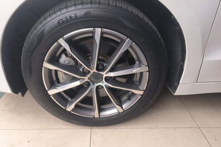 Used Geely Auto Emgrand GT 2021 1.8T Flagship Edition Left Front Wheel Hub