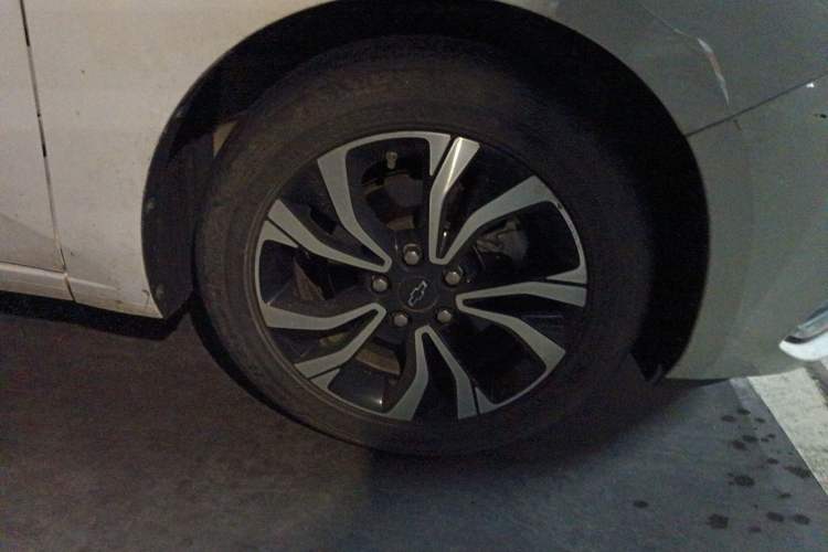 Used Chevrolet Monza 2020 Light Hybrid RS 330T Automatic Comfort Edition Right Front Wheel Hub