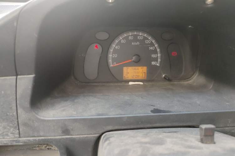 Used Wuling Zhiguang 2015 1.2L Practical LS-I Model Odometer Close Up