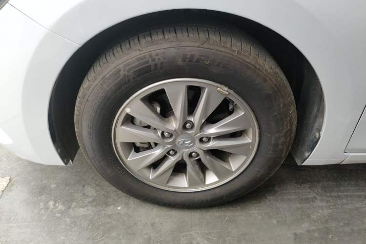 Used Hyundai Celesta 2017 1.6L Manual Joyful Edition DLX Exterior 4