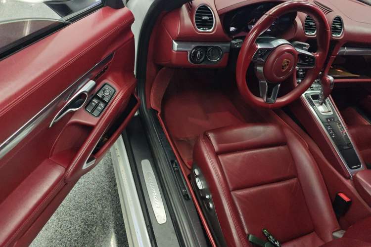 Used Porsche 718 2016 Cayman 2.0T
