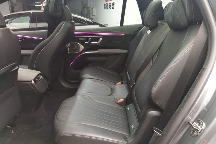 Used Mercedes-Benz EQS SUV 2023 450 4MATIC Pioneer Edition Left Rear Seat