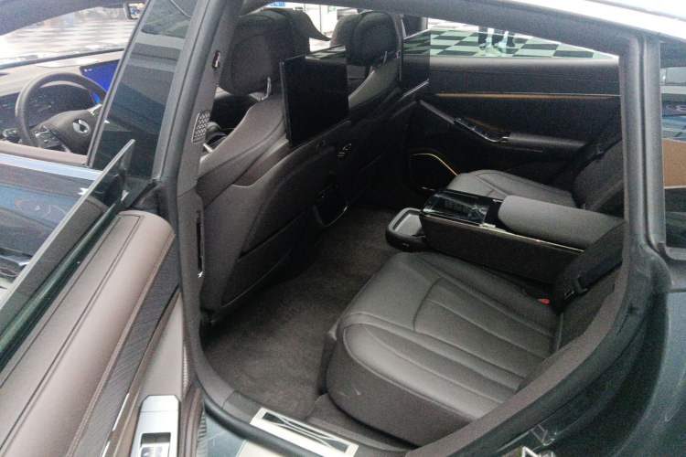 Used Denza Z9 2024 1100 km All-Wheel-Drive Ultra Version