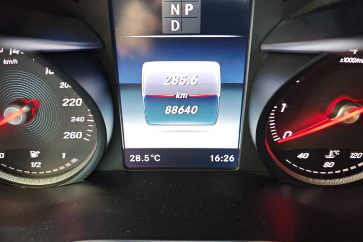 Used Mercedes-Benz GLC 2018 Facelifted GLC 260 4MATIC Dynamic Edition Odometer Close Up