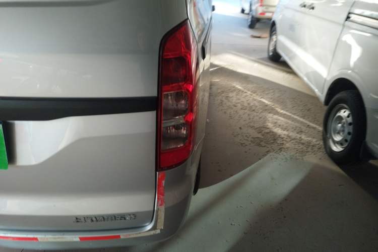 Used Wuling Hongguang V 2022 1.5L Jingqu Edition Enclosed-Window Vehicle with Electric Power Steering LAR