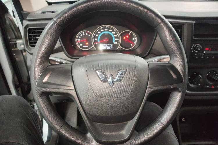 Used Wuling Hongguang V 2019 1.5L Enjoyment Version China VI LAR