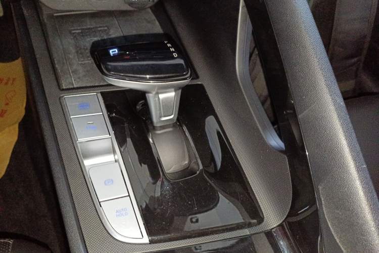 Used Hyundai Elantra 2022 1.5L CVT LUX Prestige Edition Gear Lever