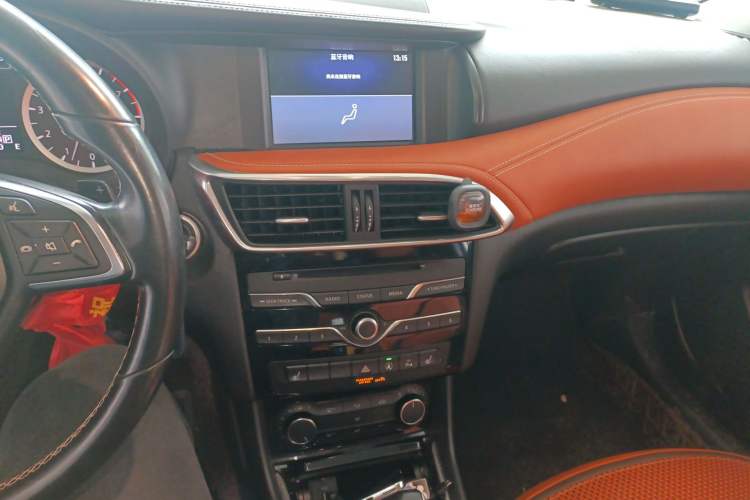 Used Infiniti QX30 2017 2.0T Four-Wheel Drive Sport Edition Audio And AC Panel