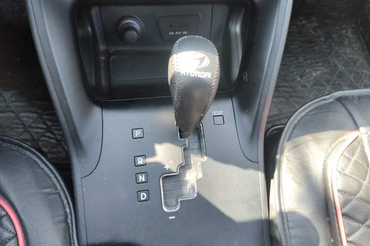 Used Hyundai ix35 2013 2.0L Automatic Two-Wheel Drive Smart GLS China IV Standard Gear Lever