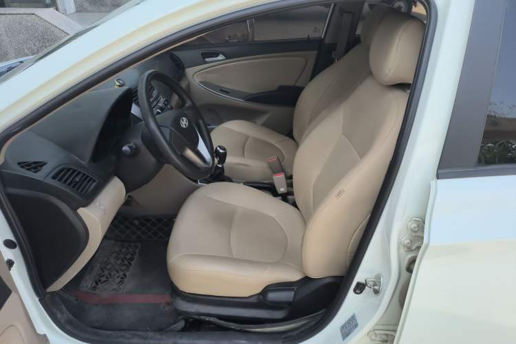 Used Hyundai Verna (older generation) 2016 1.4L Manual Smart GLS Trim Left Front Seat