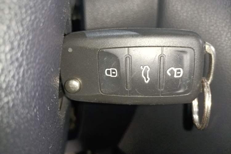 Used Volkswagen Sagitar 2018 1.6L Automatic Fashion Model Vehicle Key