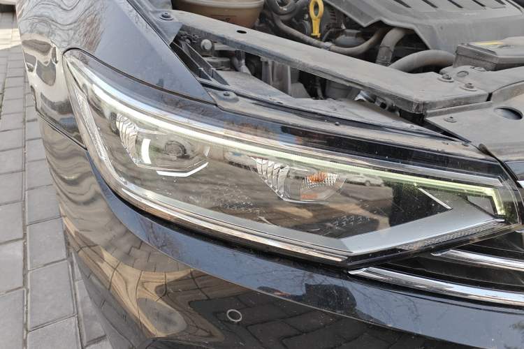 Used Volkswagen Magotan 2020 330TSI DSG Luxury Edition Right Front Headlight