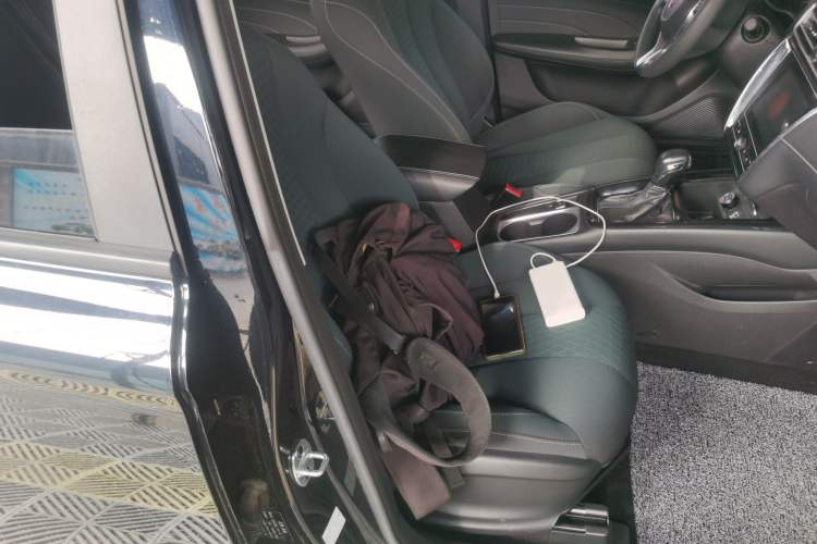 Used Roewe i5 2019 1.5L Automatic 4G Connected Langyue Edition
