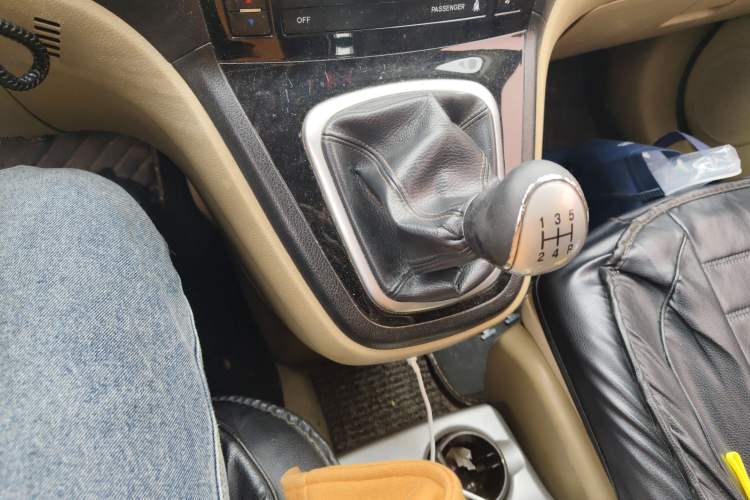 Used Haval H6 2011 2.0L Manual Two-Wheel-Drive Prestige Version Gear Lever