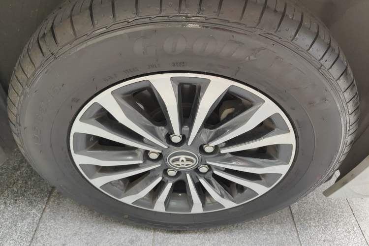 Used Toyota Corolla 2017 Revised Version 1.2T S-CVT GL Right Front Wheel Hub