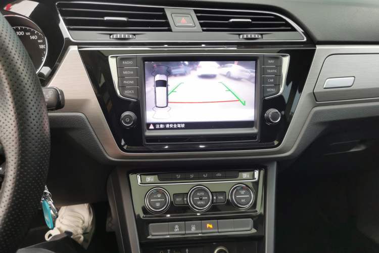 Used Volkswagen Touran 2018 Volkswagen Touran L 280TSI DSG Comfort Edition 7 Seats China VI Standard
