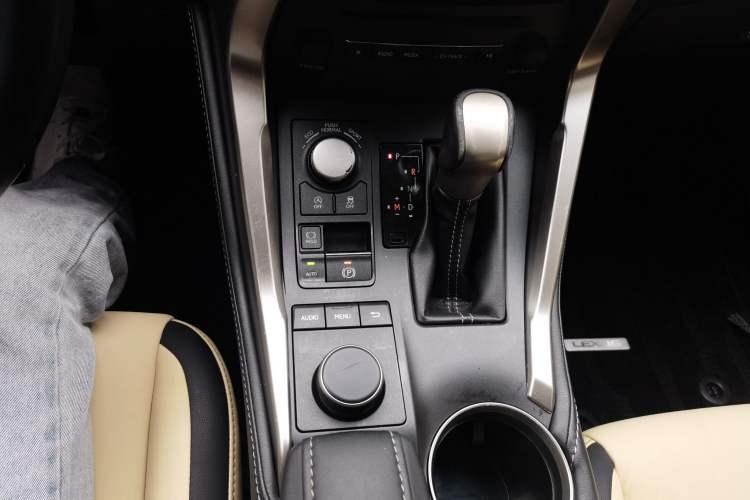 Used Lexus NX 2016 200 All-Wheel Drive FENGSHANG Version Gear Lever