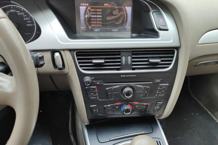 Used Audi A4L 2011 2.0 TFSI Standard Model Audio And AC Panel