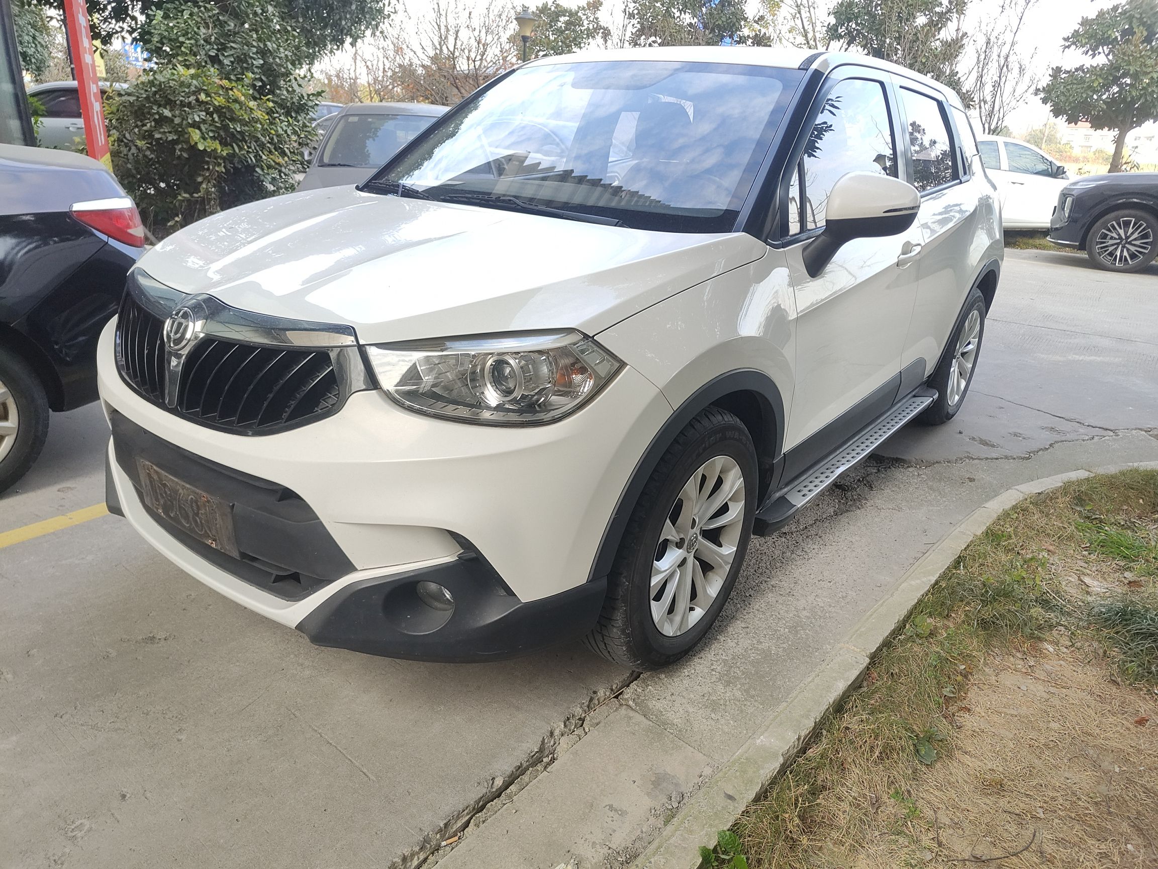 Под передней частью автомобиля