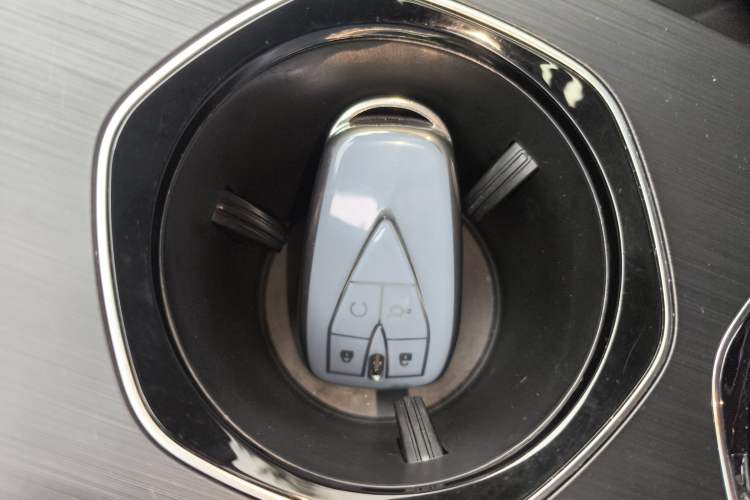 Used CHANGAN UNI-K 2024 2.0T Two-Wheel Drive YueShang Trim
