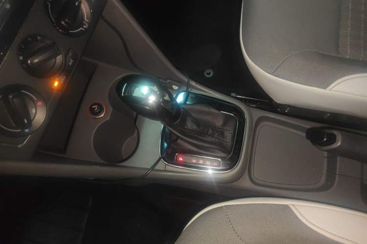 Used Volkswagen Polo 2014 1.6L Automatic Comfort Edition
