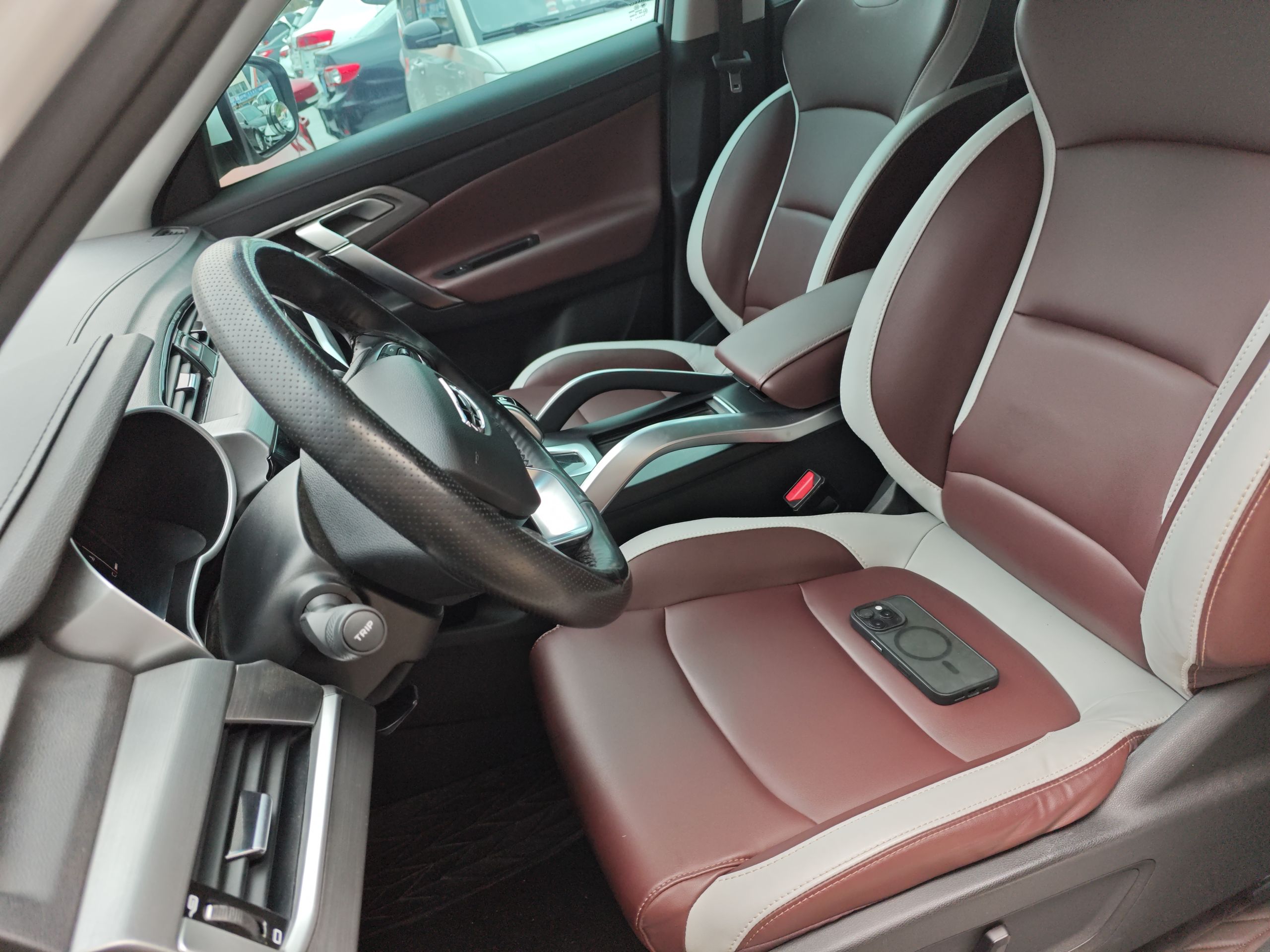 Переднее сиденье в автомобиле