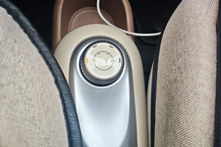 Used Wuling Hongguang MINIEV 2025 Four-Door Version Premium Edition Gear Lever