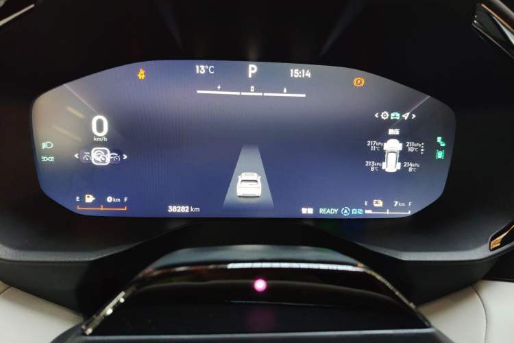 Used Lynk & Co 01 EM-P 2023 1.5TD EM-P Dawn Edition
