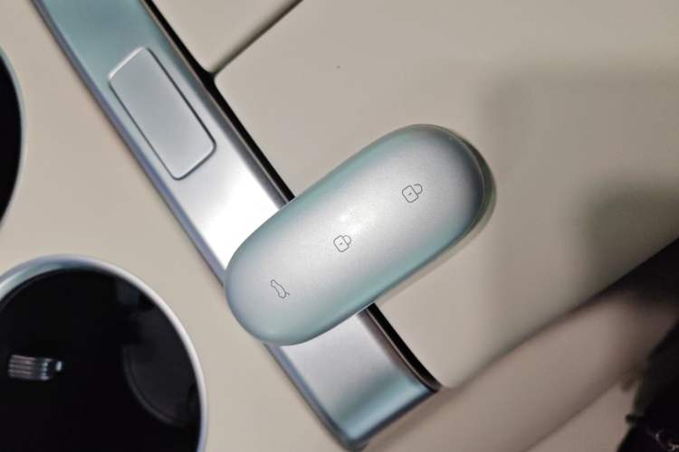 Used Li Auto L8 2023 Pro Model
