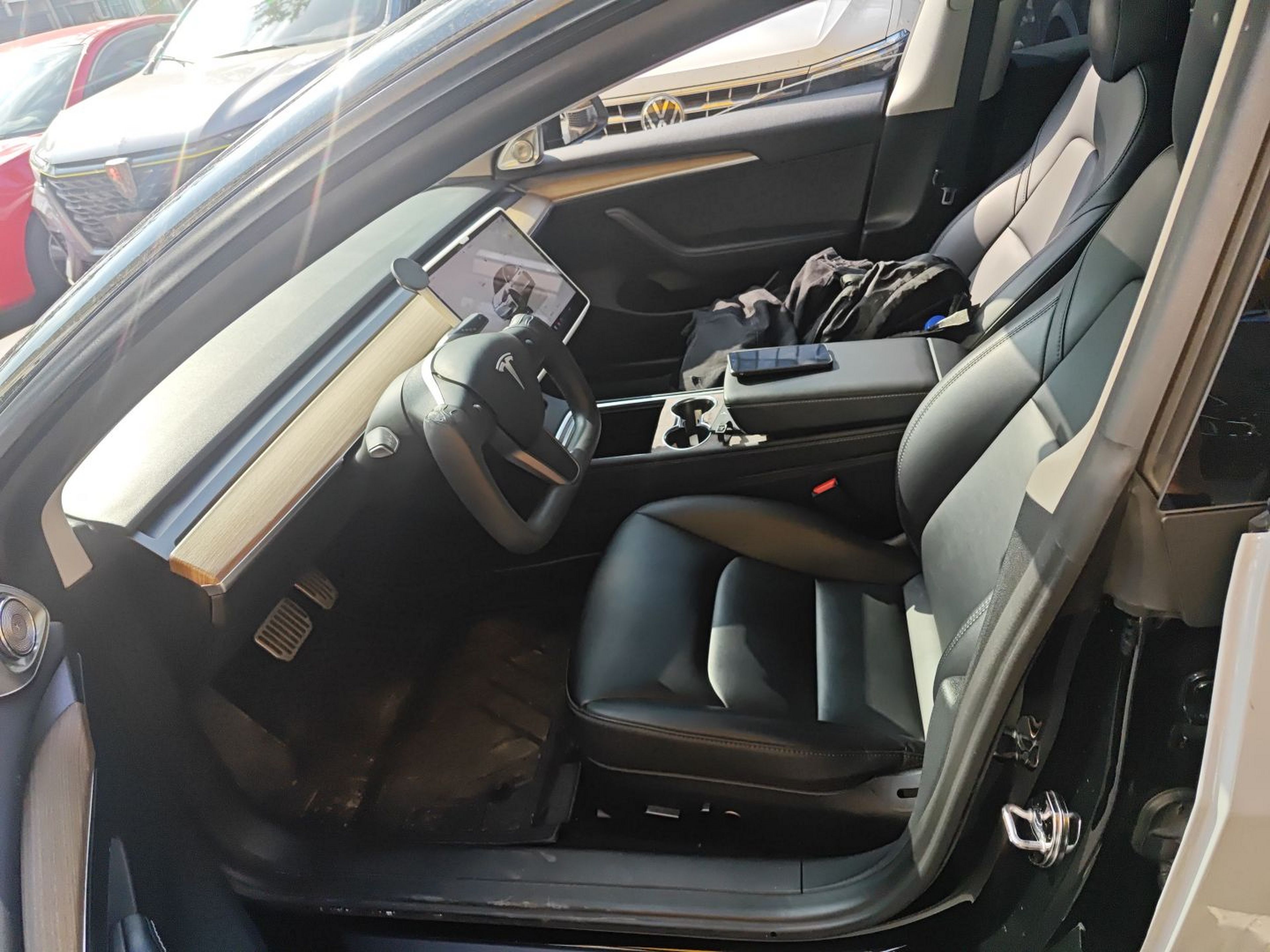 المقاعد الأمامية داخل السيارة