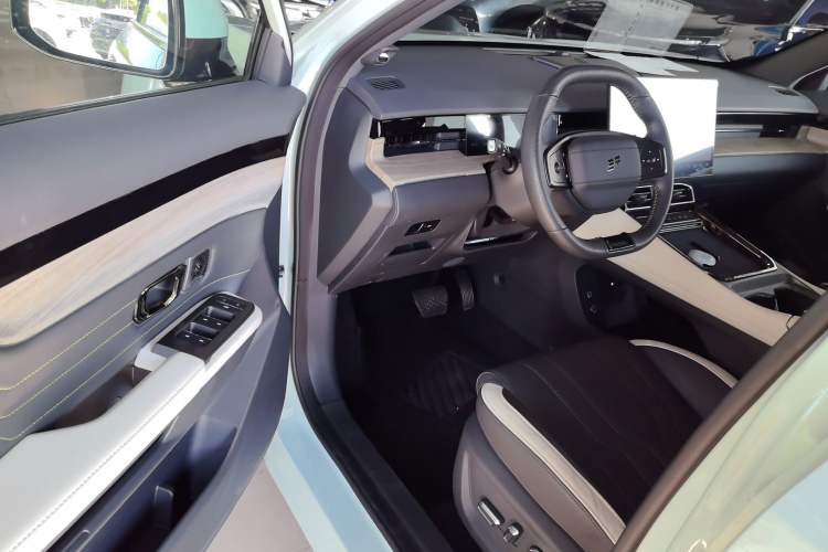 Used JETOUR Shanhai L6 2024 1.5TD DHT ULTRA