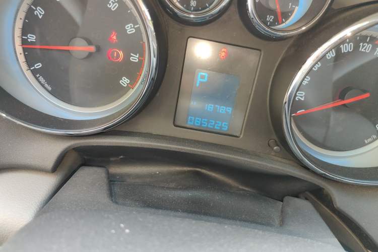 Used Buick GT 2010 XT 1.6L Automatic Fashion Edition Odometer Close Up