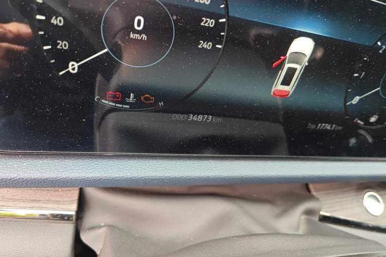 Used Ford Equator Sport 2022 Facelift EcoBoost 170 Prestige Model Odometer Close Up