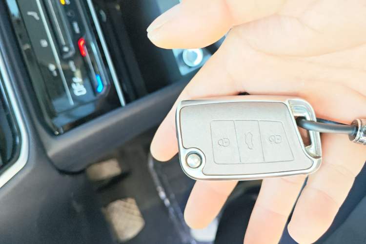 Used Volkswagen Tharu 2024 300TSI Two-Wheel-Drive Moonlight Edition Interior 1