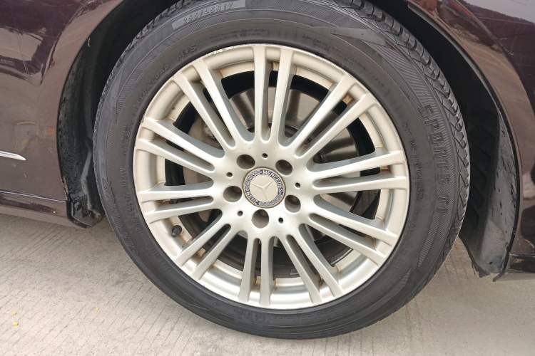 Used Mercedes-Benz E-Class 2011 E 300 L Elegant Model Right Front Wheel Hub