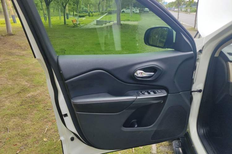 Used Jeep Cherokee 2016 2.4L Professional Edition