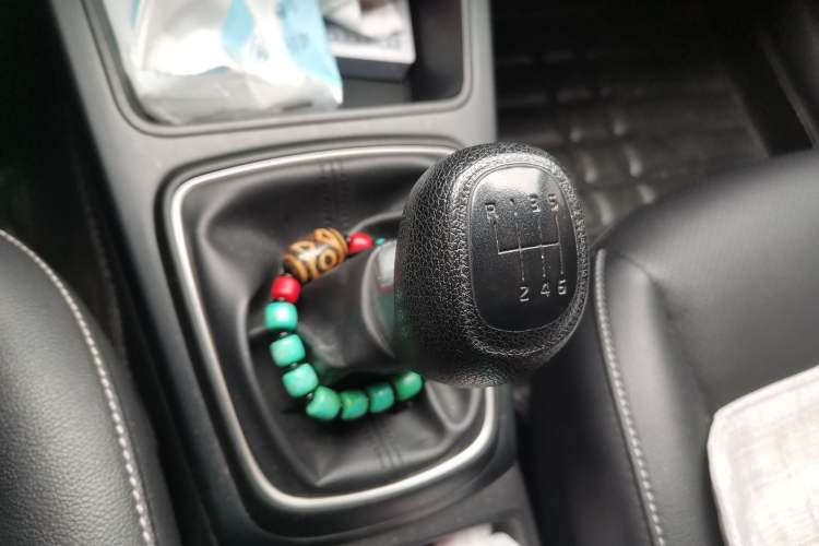 Used Kia K2 2017 Sedan 1.4L Manual Transmission 15th Anniversary Special Edition GLS Gear Lever