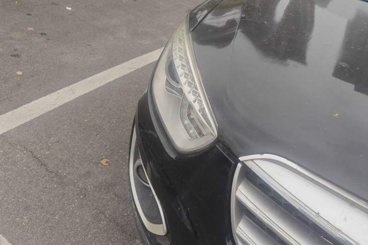 Used Bestune X80 2013 2.0L automatic comfort version Right Front Headlight