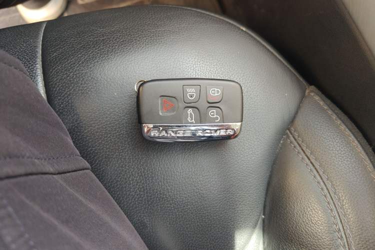 Used Land Rover Range Evoque 2017 2.0T SE Smart Glow Edition
