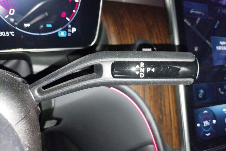 Used Mercedes-Benz GLC 2025 Refreshed GLC 300 L 4MATIC Dynamic Version 5 Seats Gear Lever