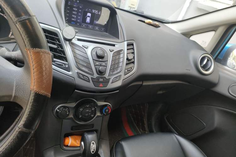 Used Ford Fiesta 2013 Hatchback 1.5L Automatic Fashion Edition Audio And AC Panel
