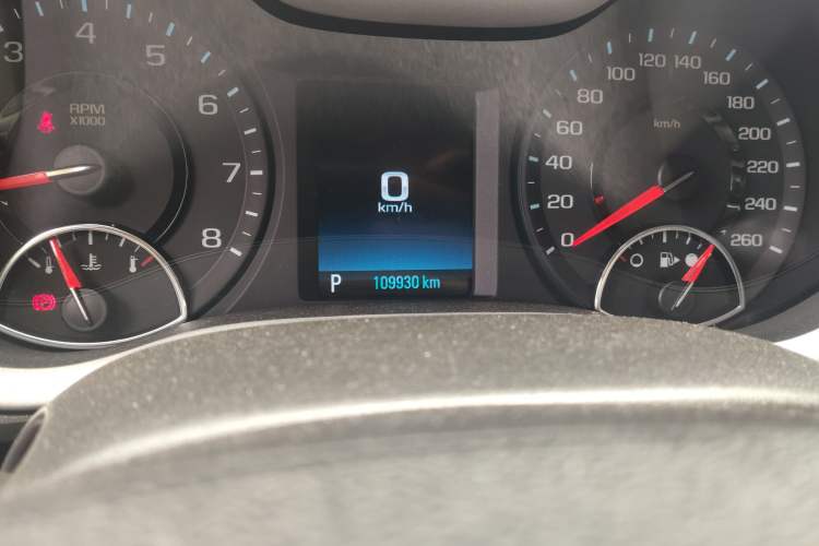 Used Chevrolet Malibu 2016 1.6T Automatic Luxury Edition Odometer Close Up