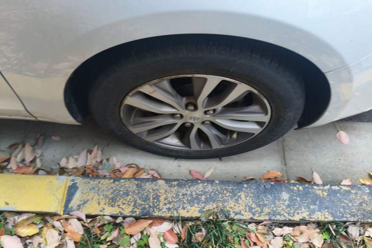 Used Buick GT 2018 18T Automatic Elite Model Right Front Wheel Hub