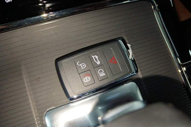 Used Land Rover Range Rover Evoque 2020 249 PS R-DYNAMIC S Black Edition Sport Version
