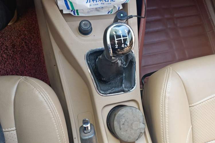 Used Wuling Hongguang 2013 1.2L S Comfort Model China IV Standard Gear Lever