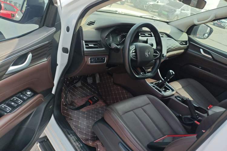 Used Dongfeng Palazzo 2022 2.0T Manual Two-Wheel Drive Luxury Version
