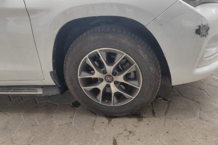 Used BYD Song 2017 Gaishe Upgrade Edition 1.5TID Automatic Elite Model Right Front Wheel Hub