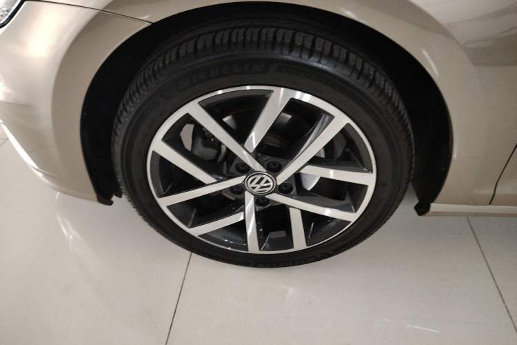 Used Volkswagen Golf 2018 230TSI Automatic Luxury Version Left Front Wheel Hub