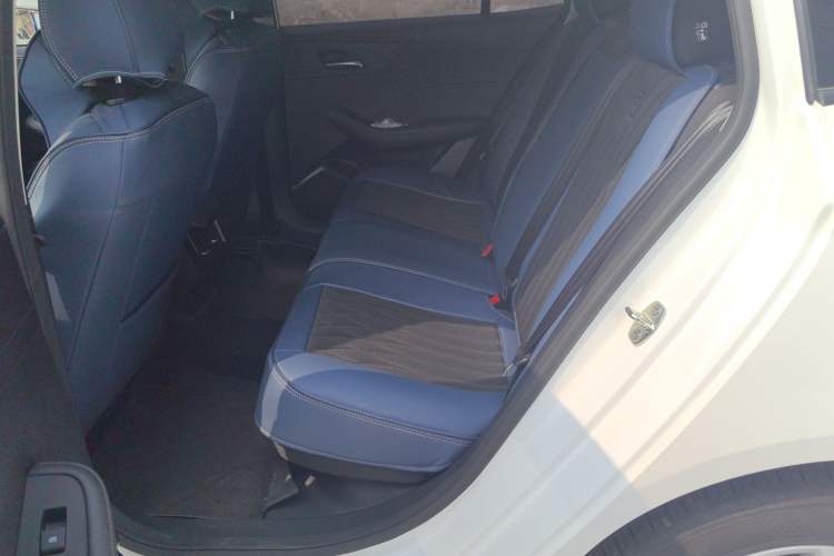 Used Roewe i5 2026 Model 1.5L Manual Comfort Version Left Rear Seat